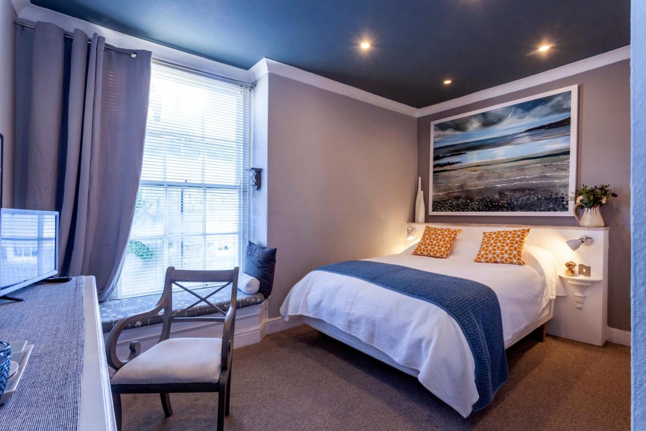 เดอะ ซัมเมอร์ เฮาส์ Bed & Breakfast เพนแซนซ์ ห้อง รูปภาพ