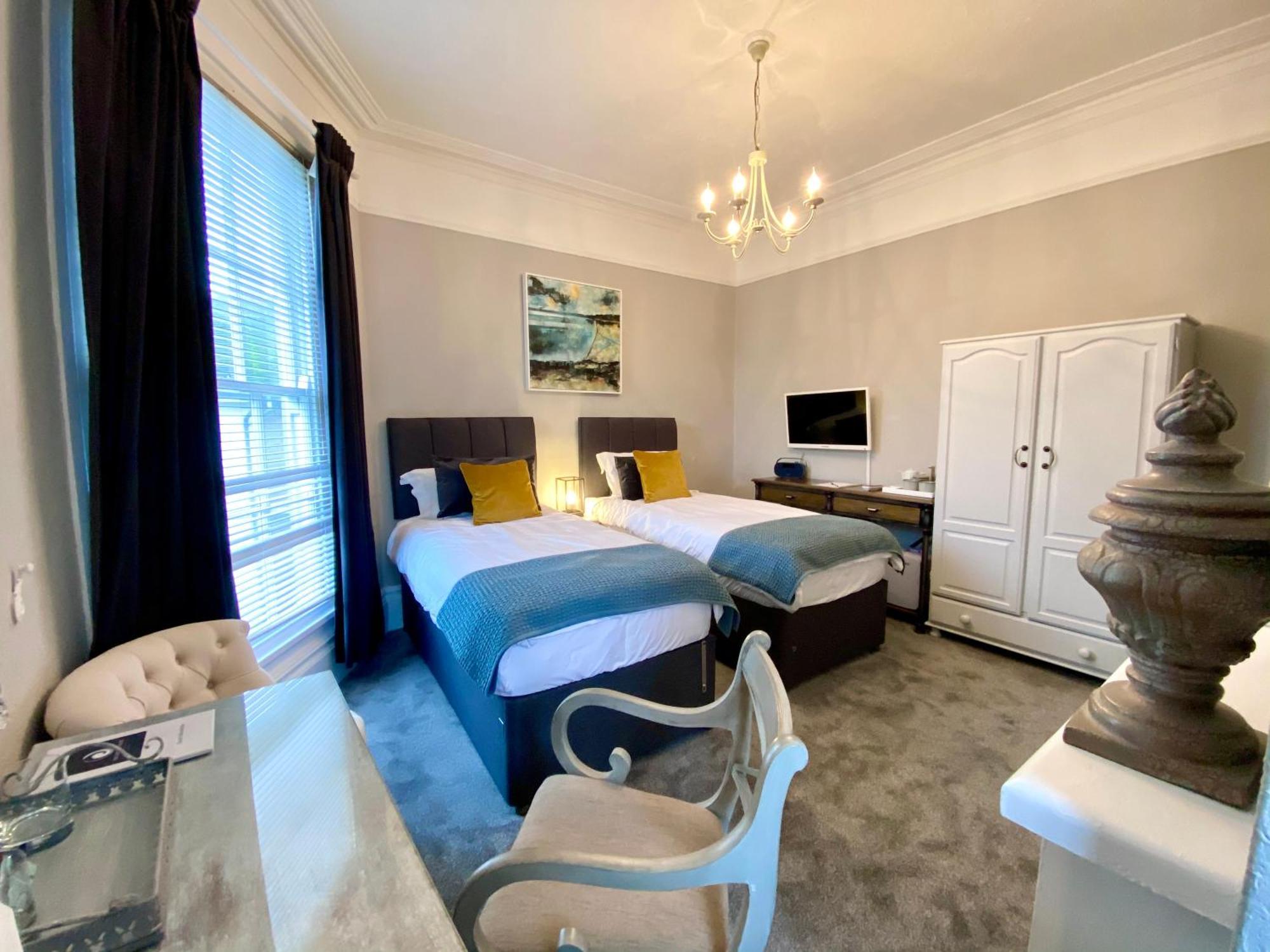 เดอะ ซัมเมอร์ เฮาส์ Bed & Breakfast เพนแซนซ์ ห้อง รูปภาพ