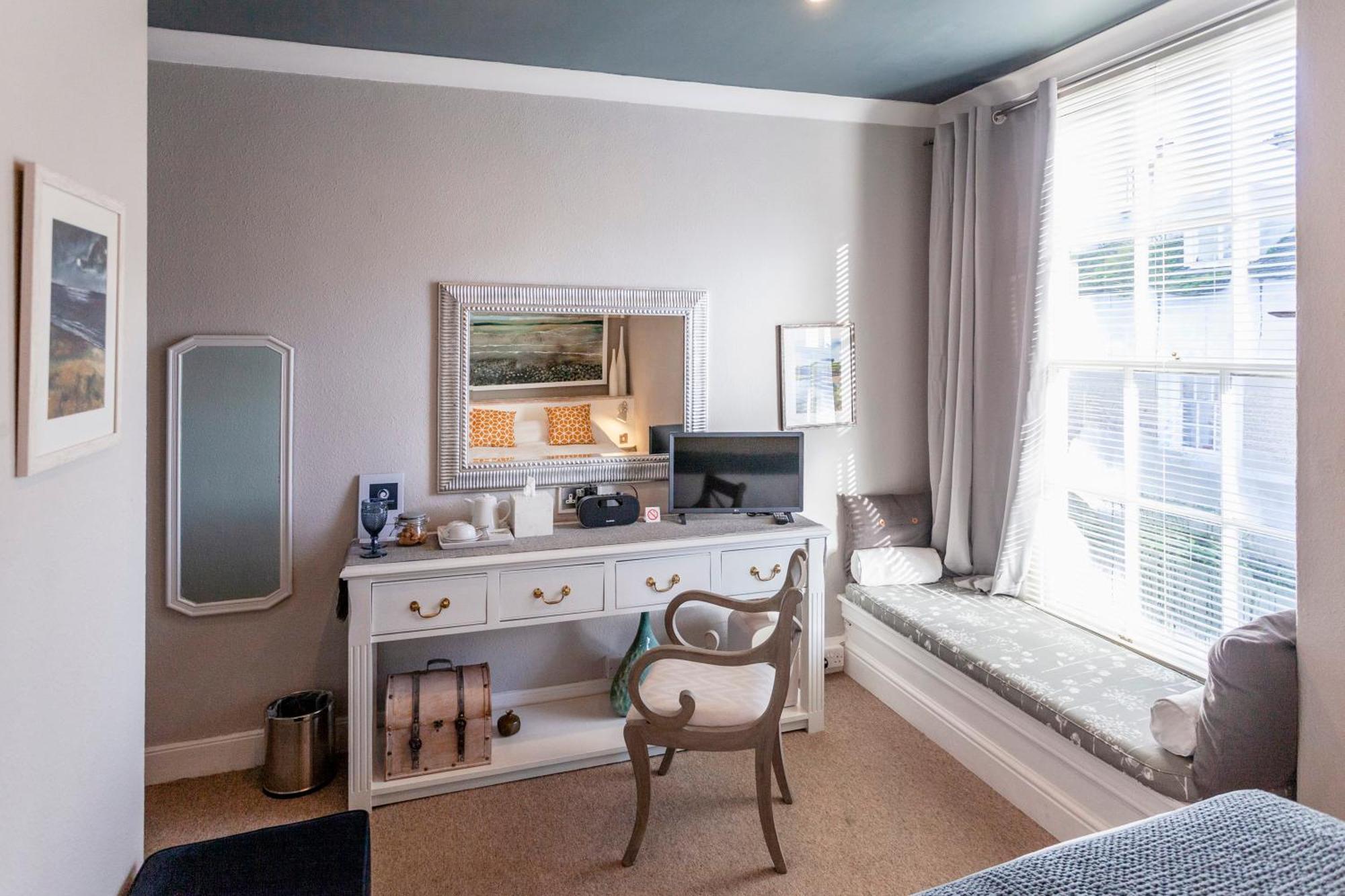เดอะ ซัมเมอร์ เฮาส์ Bed & Breakfast เพนแซนซ์ ห้อง รูปภาพ