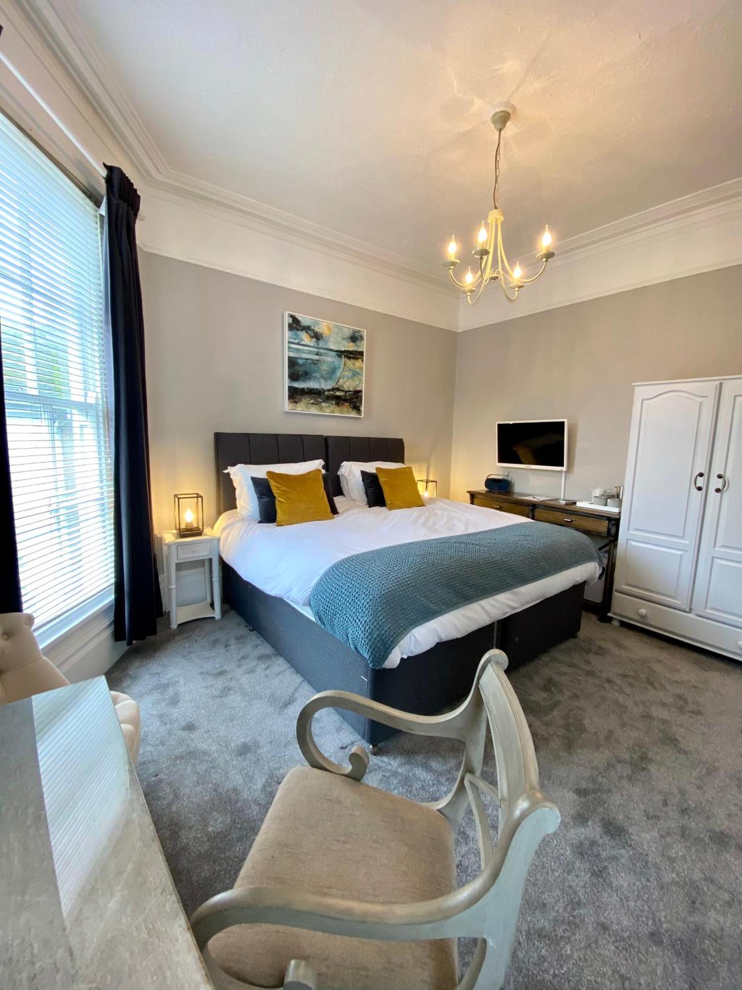 เดอะ ซัมเมอร์ เฮาส์ Bed & Breakfast เพนแซนซ์ ห้อง รูปภาพ
